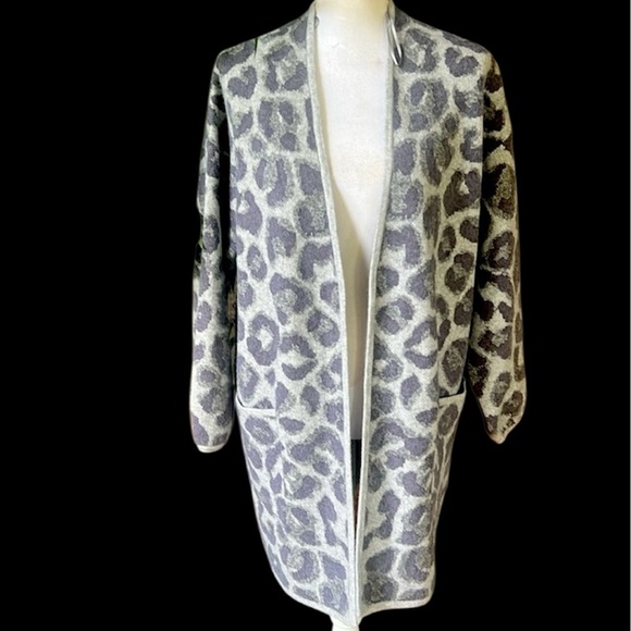 Gentle Fawn ladies cardigan NWOT size small, long sleeve gray print - Picture 1 of 13